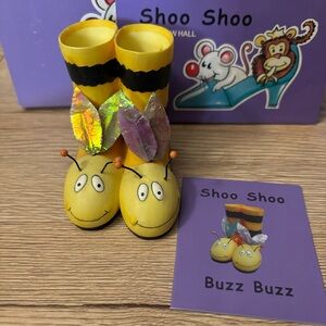 Willow Hall Collectibles Shoo Shoo Miniature Shoe - BUZZ BUZZ Bee